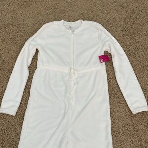 White soft plush onesie from Kohls. Brand new with tags.
Womens size small